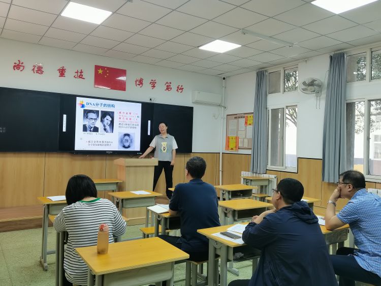 西安市卫生学校教务科组织教师试讲活动(图1)